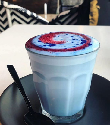 Café Latte Schtroumpf par Matcha Mylkbar